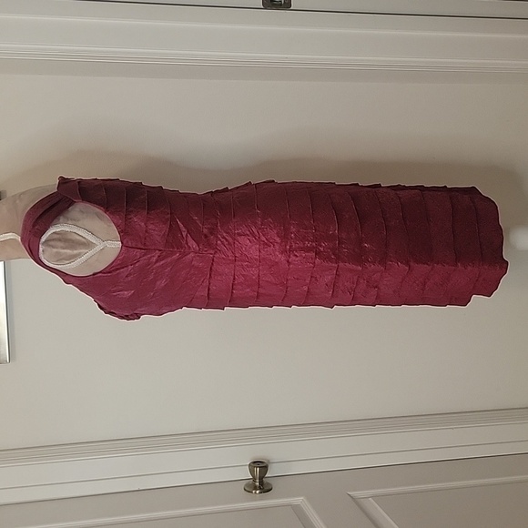 London Times, Size 8, Wine Colored (Burgundy-ish) Sleeveless Layered Dress, EUC. - Picture 3 of 8